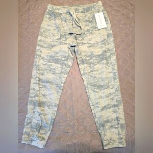 NEW Athleta Farallon joggers. Size M.